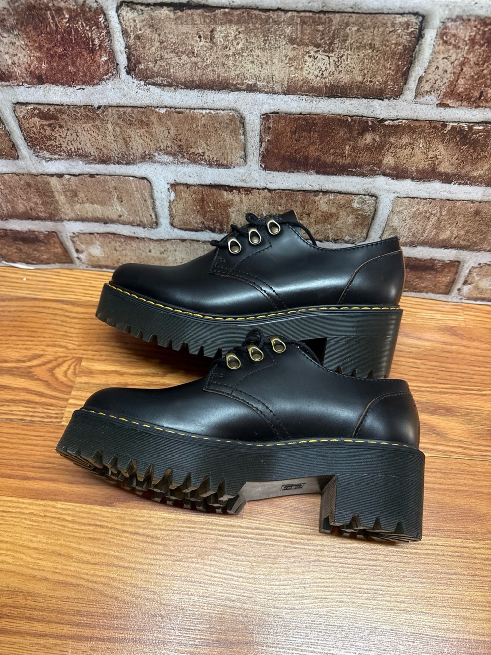 Dr. Martens LEONA LOW Platform Shoes Black Leather Women's Size 8 - Picture 6 of 11
